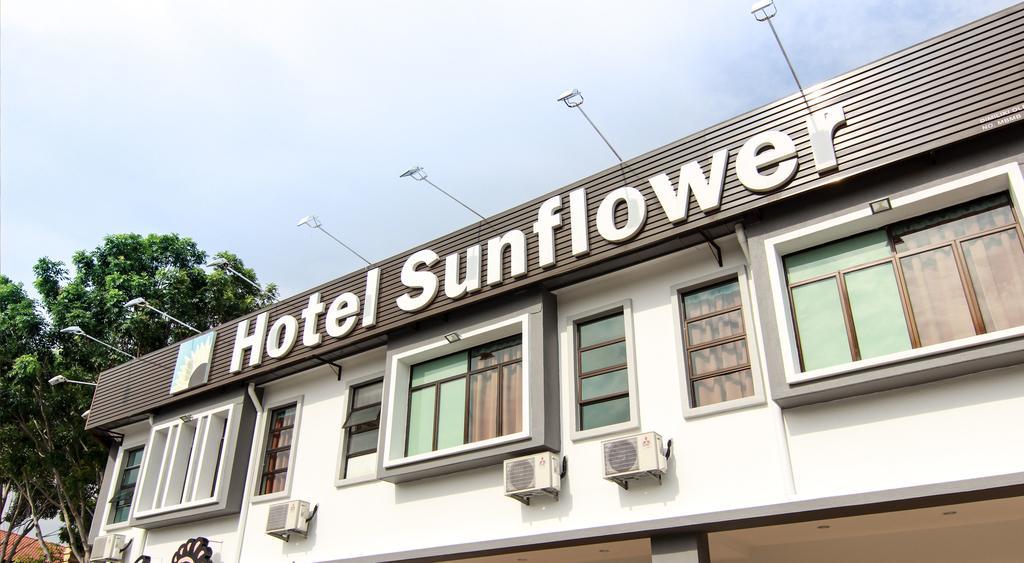 Sunflower Villas Melaka Exterior foto